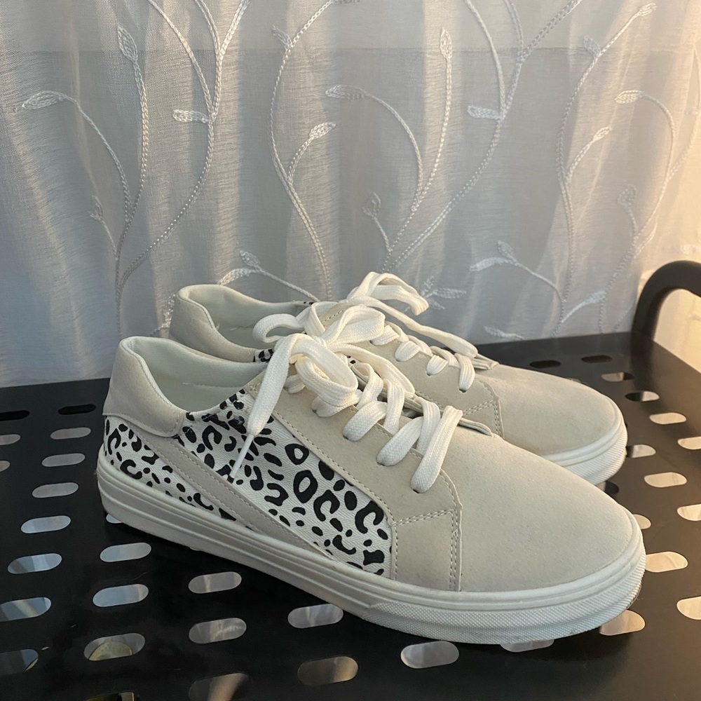 Women’s gray sneakers with black and white cheetah print